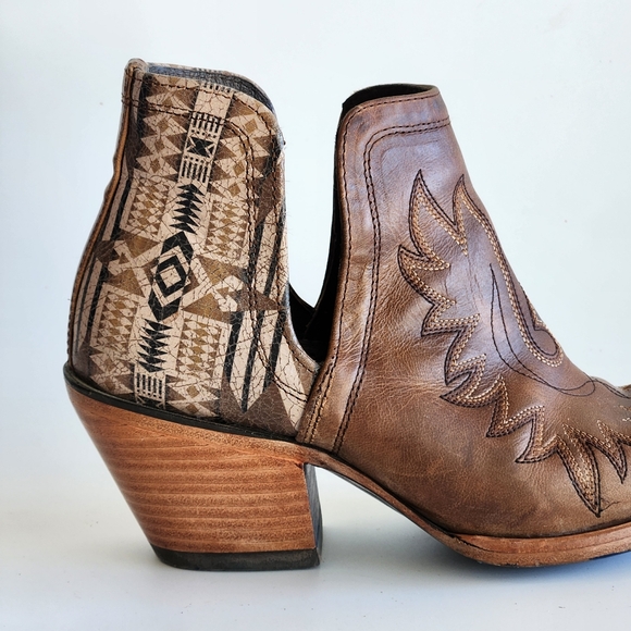 Ariat Pendelton Dixon Ankle Boot Weathered Brown Snip Toe Western Aztec Print 9B - Picture 3 of 16